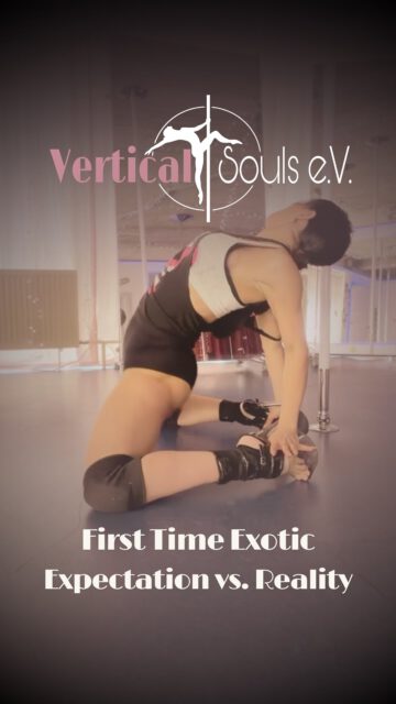 👠 First time Exotic Class – Expectation vs. Reality

Tja, so leicht ist es wohl doch nicht…🥲

Oftmals stellt man sich Dinge einfach vor und ist dann enttäuscht, wenn es doch nicht direkt klappt. 

👉Aber die Realität ist: Hinter jedem perfekten Move steckt hartes Training! Auch Trainer:innen haben mal von 0 angefangen. Lass dich nicht entmutigen, wenn manche Bewegungen länger brauchen. Sei umso stolzer auf jeden kleinen Fortschritt, den du erreichst 🩷 

🫶Vergleich dich nicht mit anderen, sondern sei stolz auf deine eigenen Erfolge 🙏

💌 Du möchtest auch unseren Floorwork & Exotic Kurs kennenlernen? Als Vereinsmitglied hast du Zugang zu sämtlichen Kursangeboten. Melde dich gerne bei uns für eine kostenlose Schnupperstunde, wenn du den Polesport kennenlernen möchtest!❤️

#polecommunity #poledance #poledancehannover #exoticpole