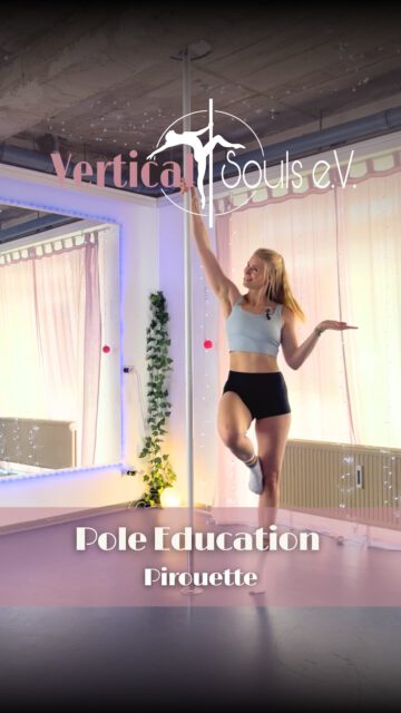 👩‍🎓 Beginner Guide - Pirouette

Unsere Education Reihe geht weiter! 🥳 Diesmal stellt euch Kaddi die Pirouette vor 💫 Diese könnt ihr in jede Choreo einbauen, um den Übergang zum nächsten Move flowy zu gestalten 💃 Ob 1, 2 oder mehr, Pirouetten passen in jede Kombo gut rein. Aber passt auf, dass euch nicht schwindelig wird 😵‍💫🩷

💭Warum machen wir diese Reihe? – Das Internet ist voll von High Level Choreos, die auch alle wunderschön sind, keine Frage. Aber Neulinge, insbesondere diejenigen, die noch keine positive Sporterfahrung gemacht haben, könnte dies verunsichern. 

✅Daher unser Ziel: Wir wollen den Einstieg in den Pole Sport erleichtern, weswegen wir mit dieser Reihe Moves vorstellen, die ihr bei uns im Level 0 Kurs lernen werdet 😊 So bekommt ihr einen realistischen Einstieg in den Sport 🩷

💌 Du hast dich bisher noch nicht getraut Pole Dance anzufangen? Lerne unseren Verein bei einer kostenlosen Schnupperstunde kennen! Schreibe uns eine PN oder melde dich über unsere Webseite. Wir freuen uns auf dich! ☺️🫶

#poledancehannover #polecommunity #verticalsouls #poledance