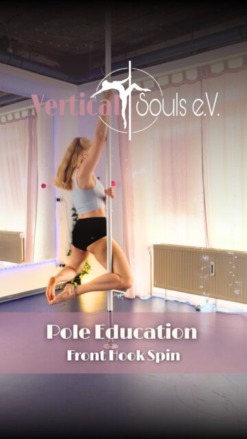 Beginner Guide - Front Hook Spin

Unsere Education Reihe geht weiter! 🥳 Nachdem euch Leonie den Back Hook Spin gezeigt hat, stellt euch Kaddi diesmal den Front Hook Spin vor 💫 Genauso wie der Back Hook Spin lässt sich diese Drehung wunderbar in jeder Choreo einbauen: Ob als eindrucksvoller Mittelpart oder auch sanfter Ein- und Ausstieg – Die Möglichkeiten sind vielseitig 🩷🤗

💭Warum machen wir diese Reihe? – Das Internet ist voll von High Level Choreos, die auch alle wunderschön sind, keine Frage. Aber Neulinge, insbesondere diejenigen, die noch keine positive Sporterfahrung gemacht haben, könnte dies verunsichern. 

✅Daher unser Ziel: Wir wollen den Einstieg in den Pole Sport erleichtern, weswegen wir mit dieser Reihe Moves vorstellen, die ihr bei uns im Level 0 Kurs lernen werdet 😊 So bekommt ihr einen realistischen Einstieg in den Sport 🩷

💌 Du hast dich bisher noch nicht getraut Pole Dance anzufangen? Lerne unseren Verein bei einer kostenlosen Schnupperstunde kennen! Schreibe uns eine PN oder melde dich über unsere Webseite. Wir freuen uns auf dich! ☺️🫶

#poledancehannover #polecommunity #verticalsouls #poledance